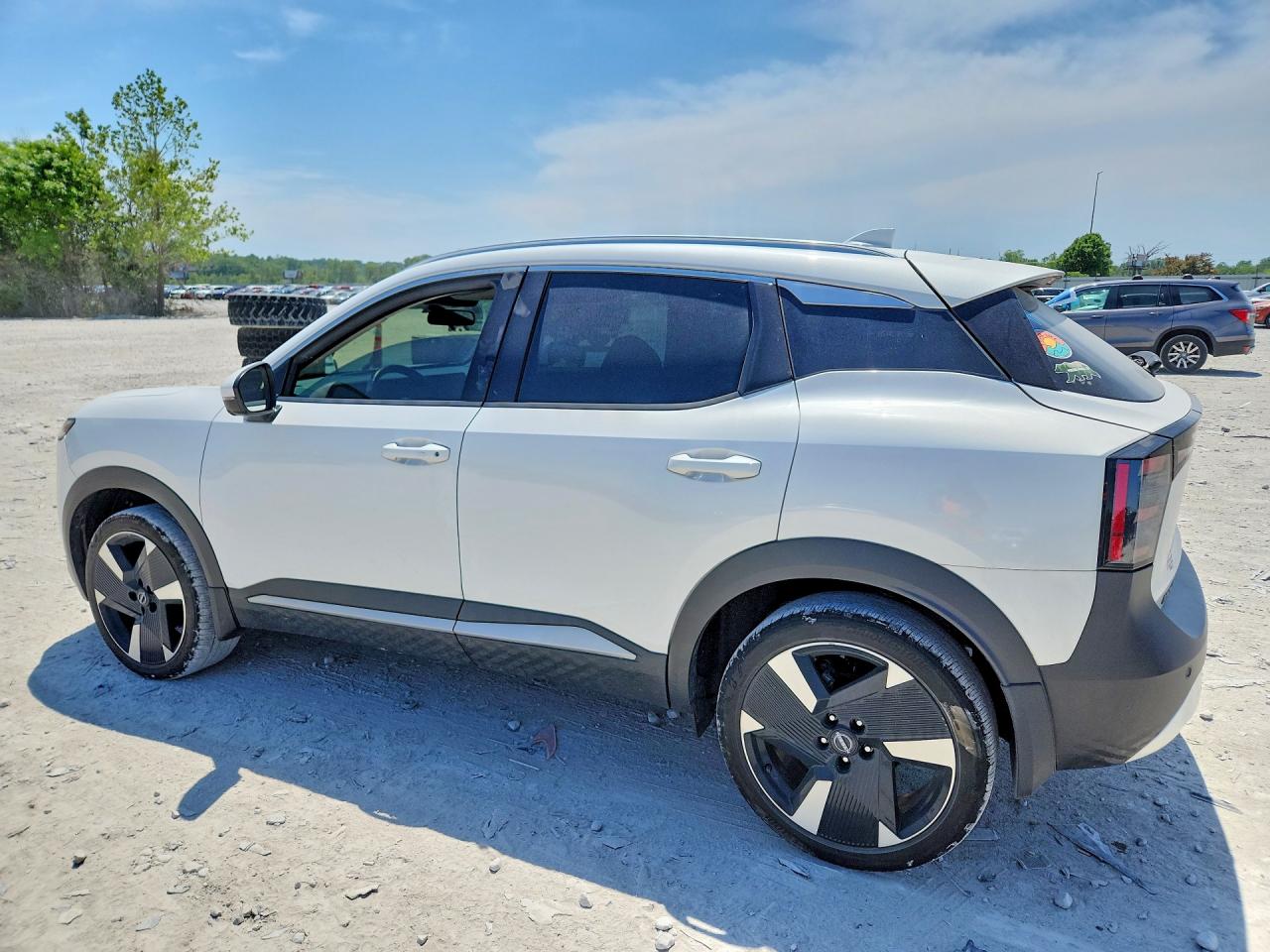 2025 NISSAN KICKS