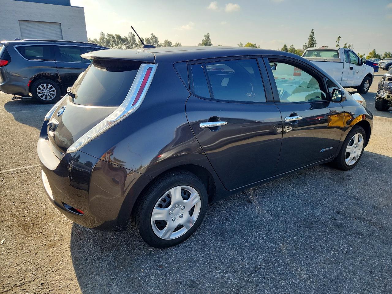 2017 NISSAN LEAF