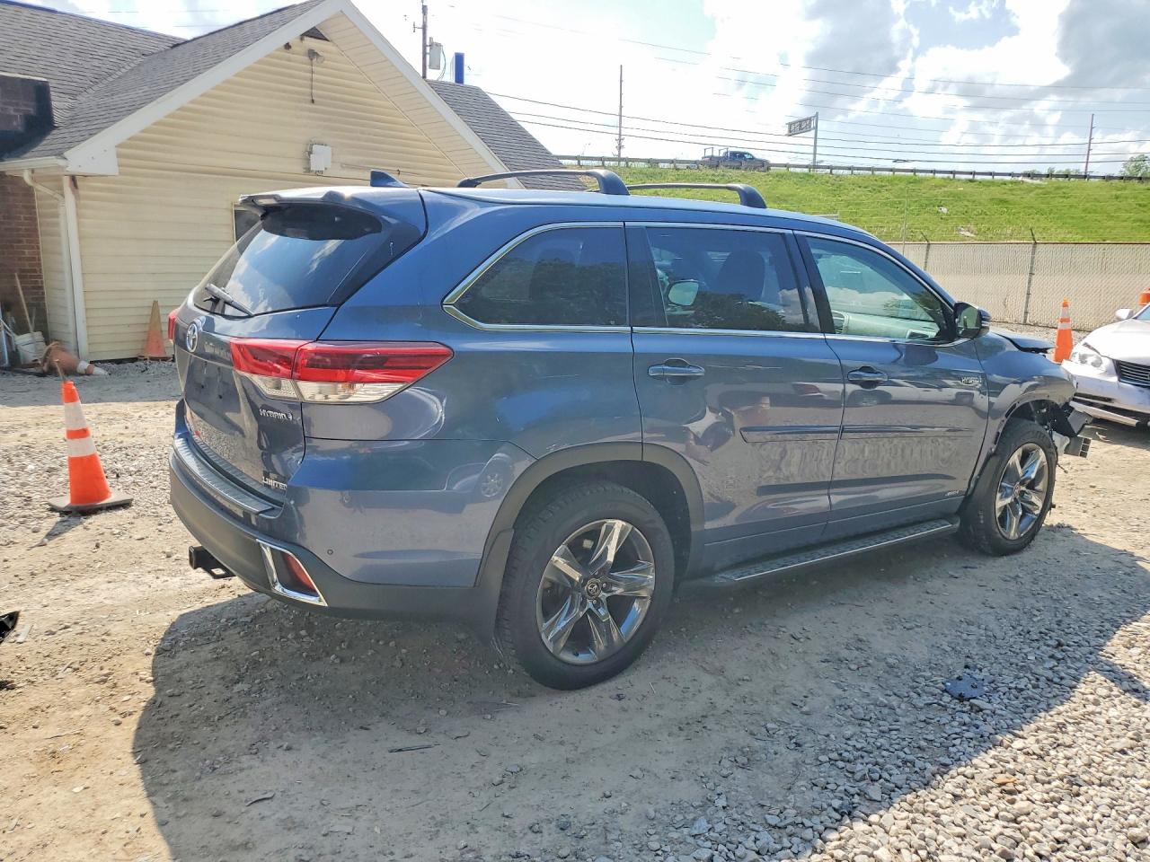 2018 TOYOTA HIGHLANDER