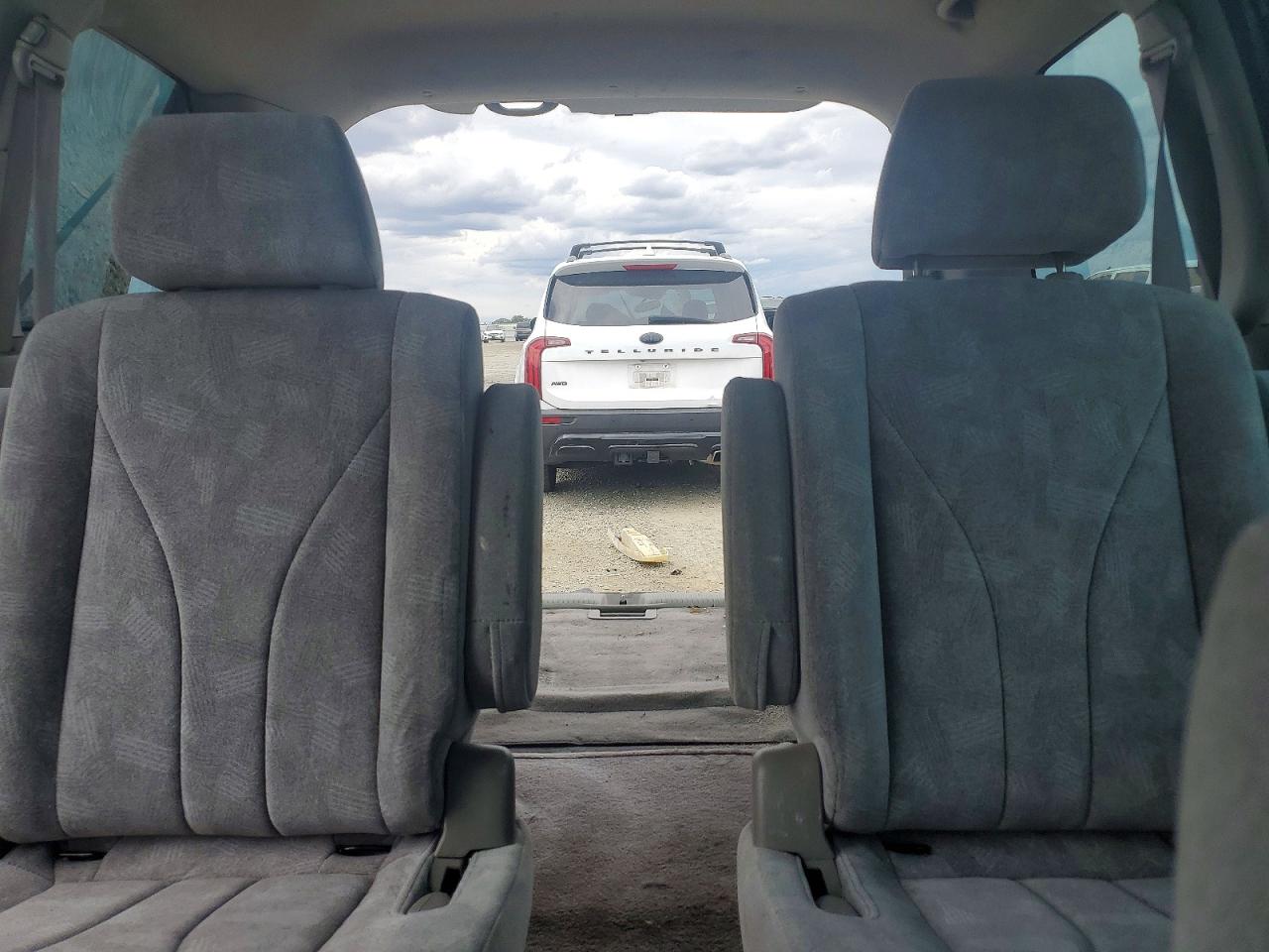 2003 MAZDA MPV