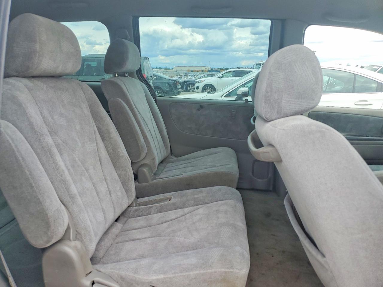 2003 MAZDA MPV