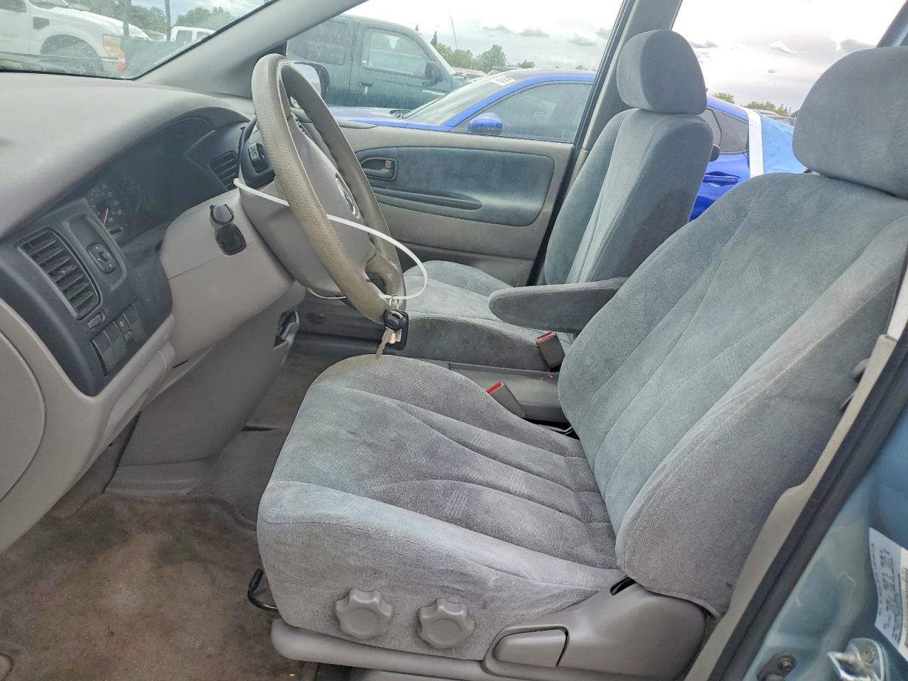 2003 MAZDA MPV
