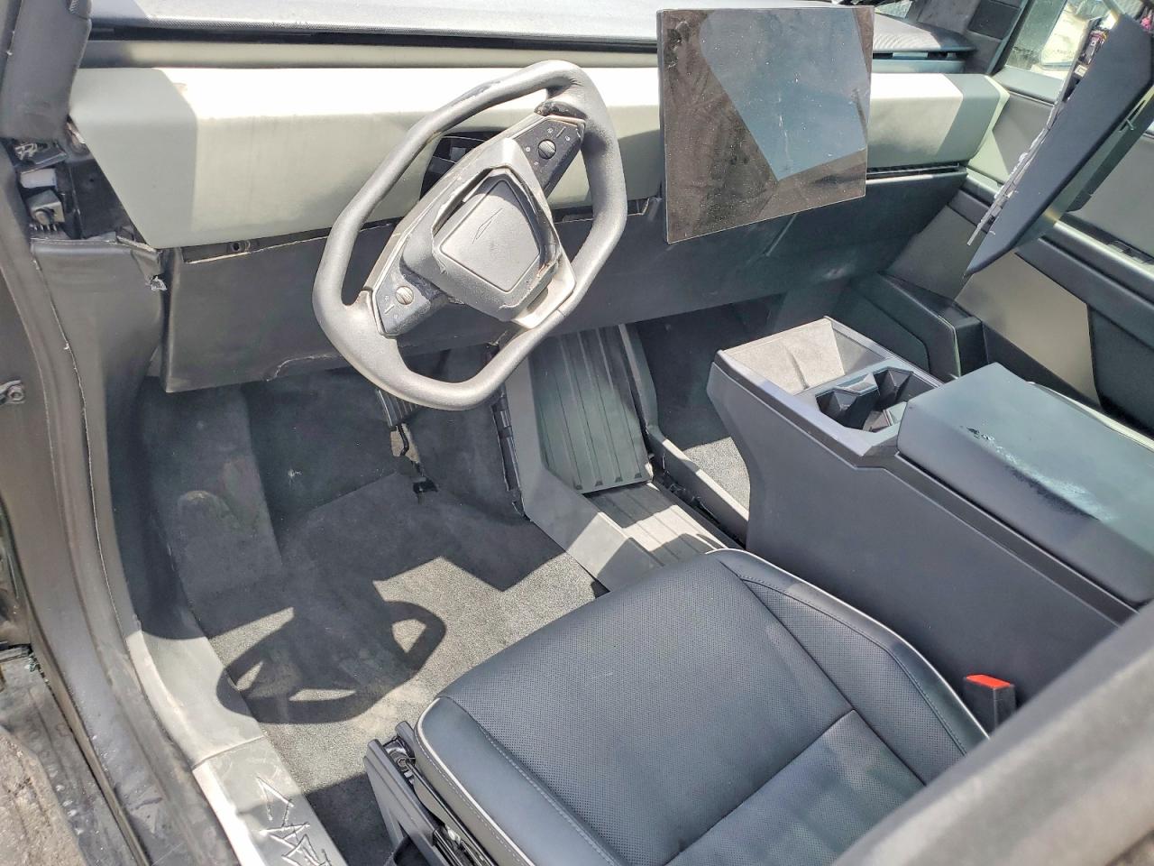 2025 TESLA CYBERTRUCK