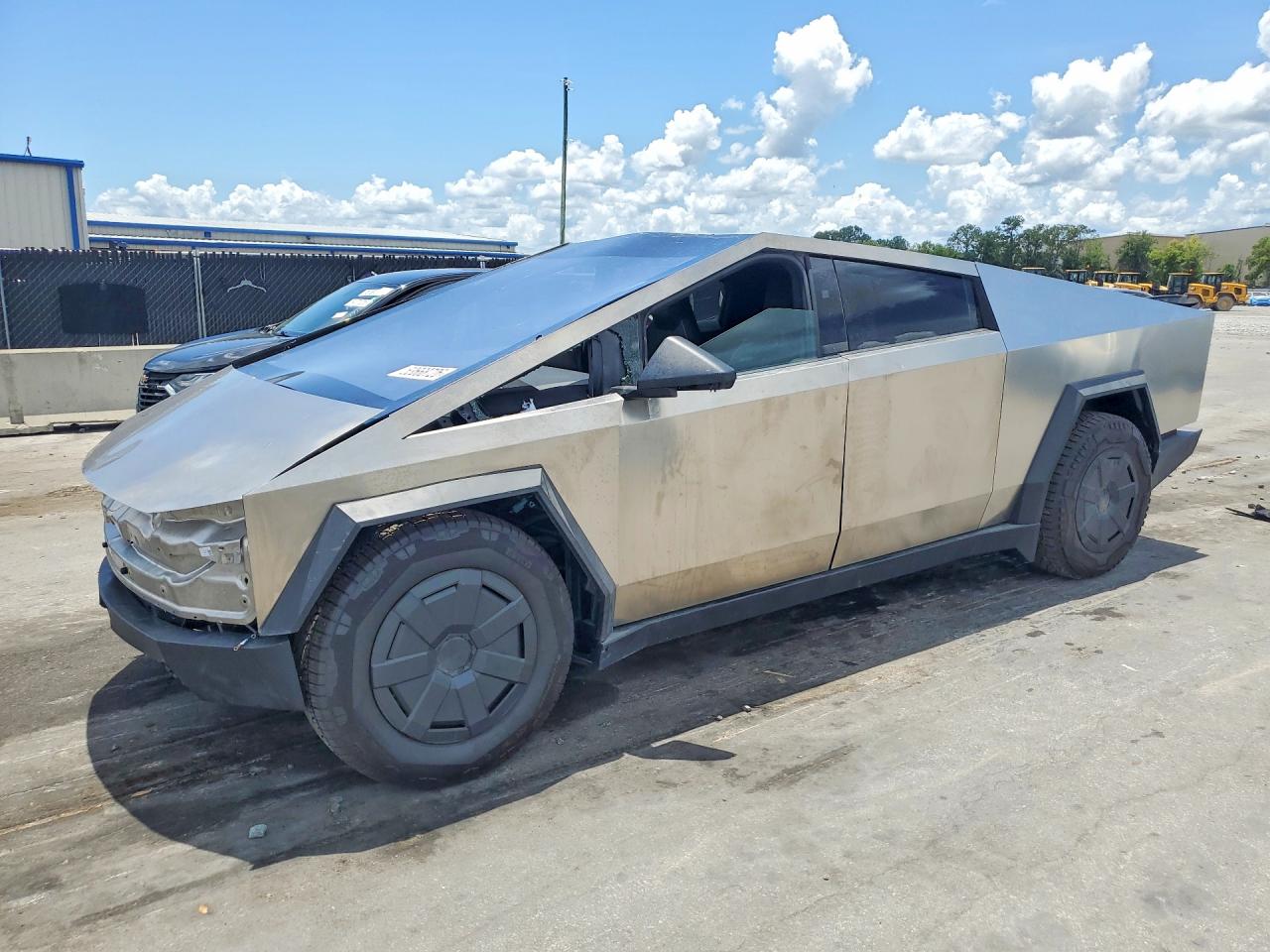 2025 TESLA CYBERTRUCK