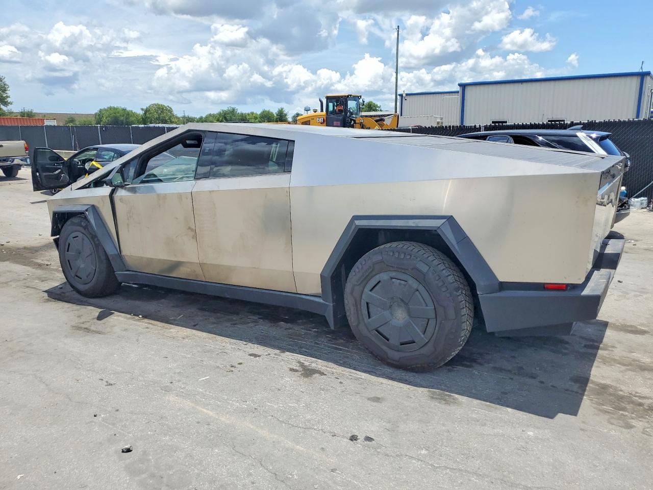 2025 TESLA CYBERTRUCK
