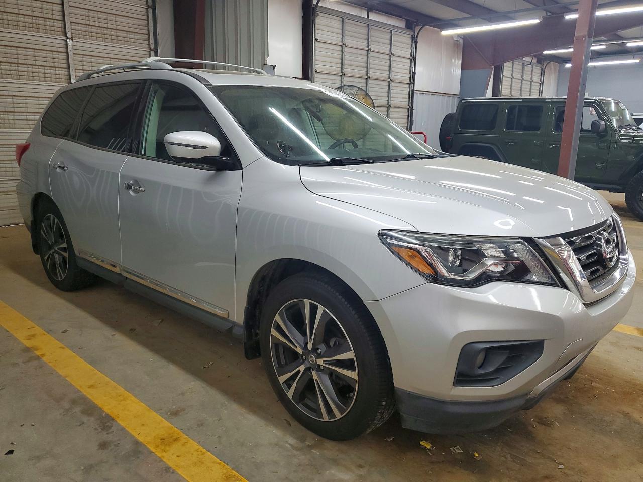 2017 NISSAN PATHFINDER