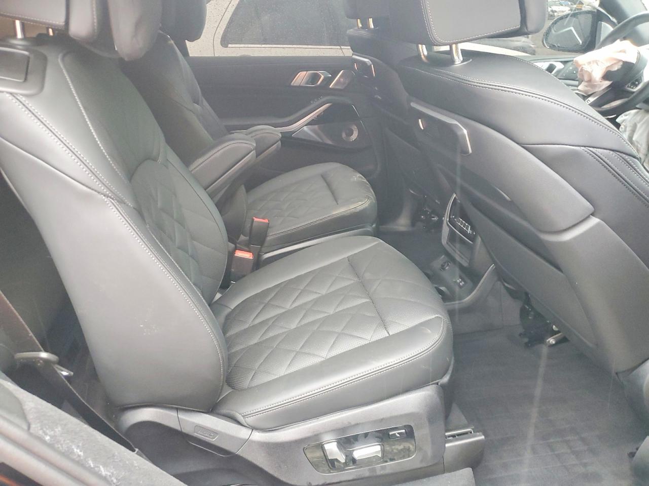 2026 BMW X7
