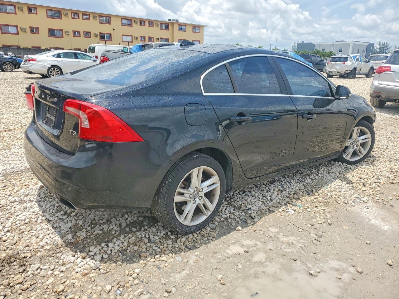 2015 VOLVO S60