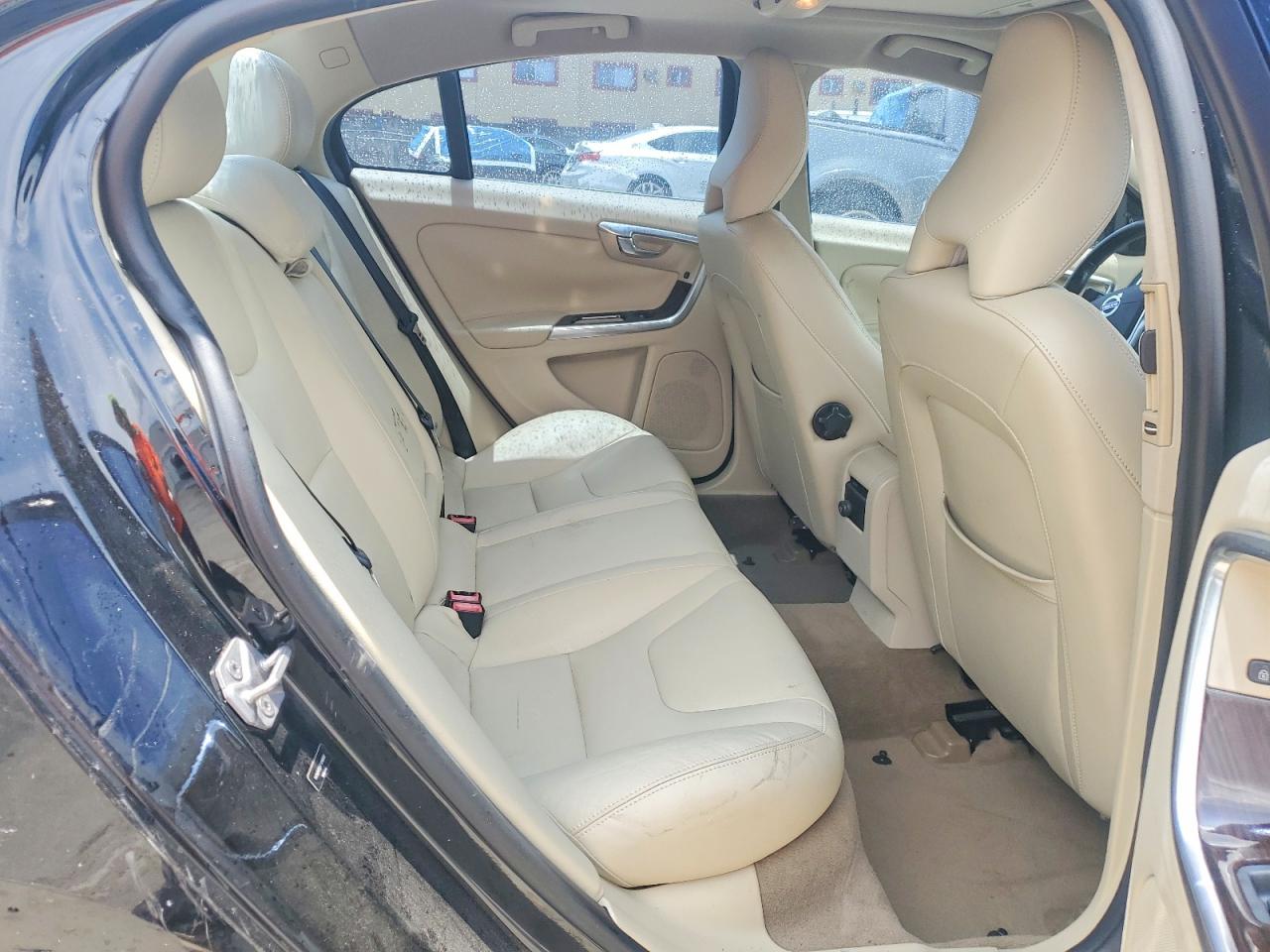 2015 VOLVO S60