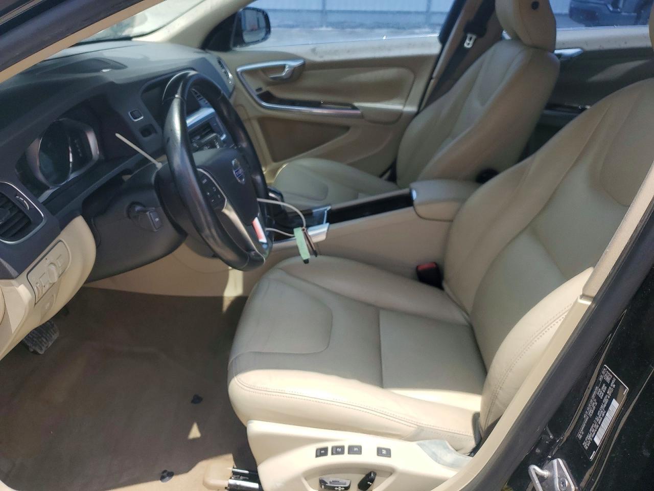 2015 VOLVO S60