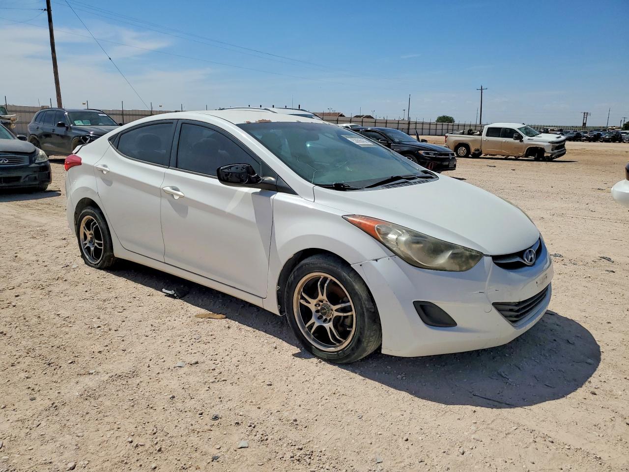 2013 HYUNDAI ELANTRA