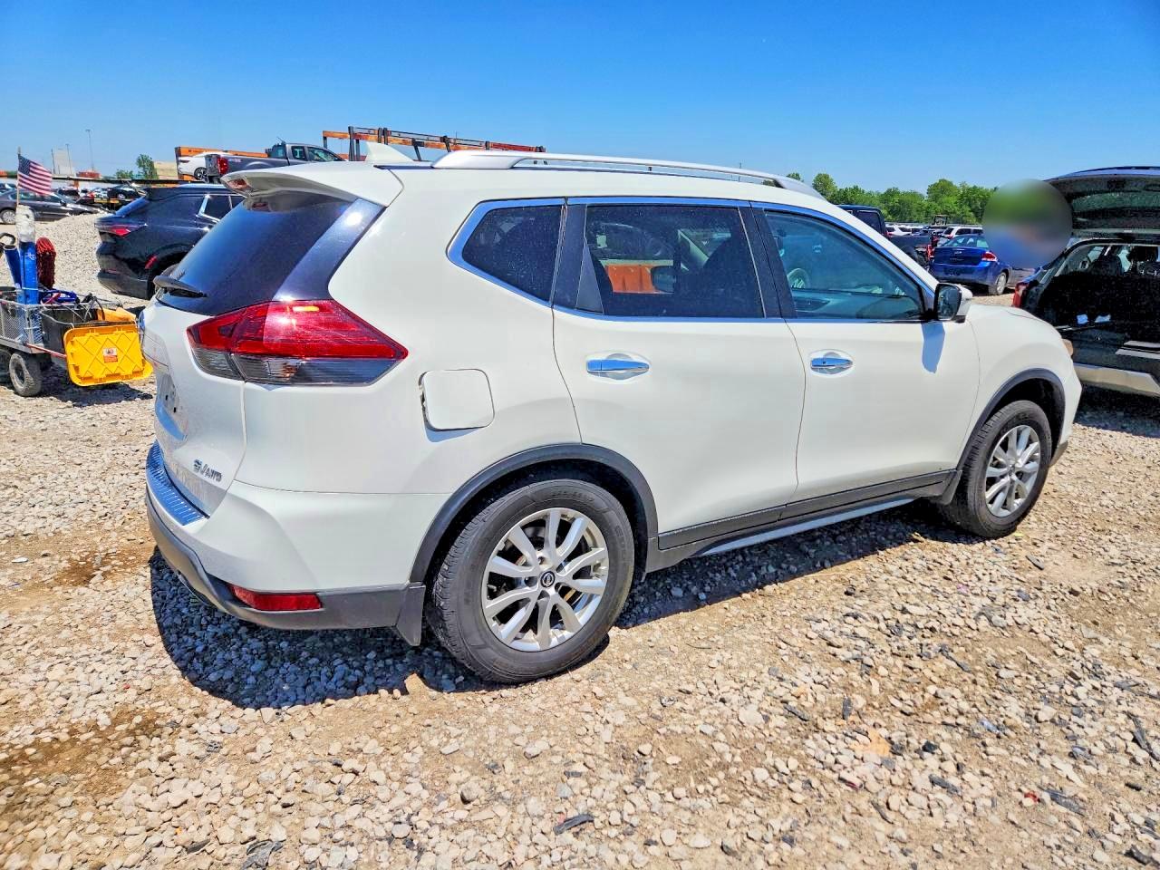 2017 NISSAN ROGUE