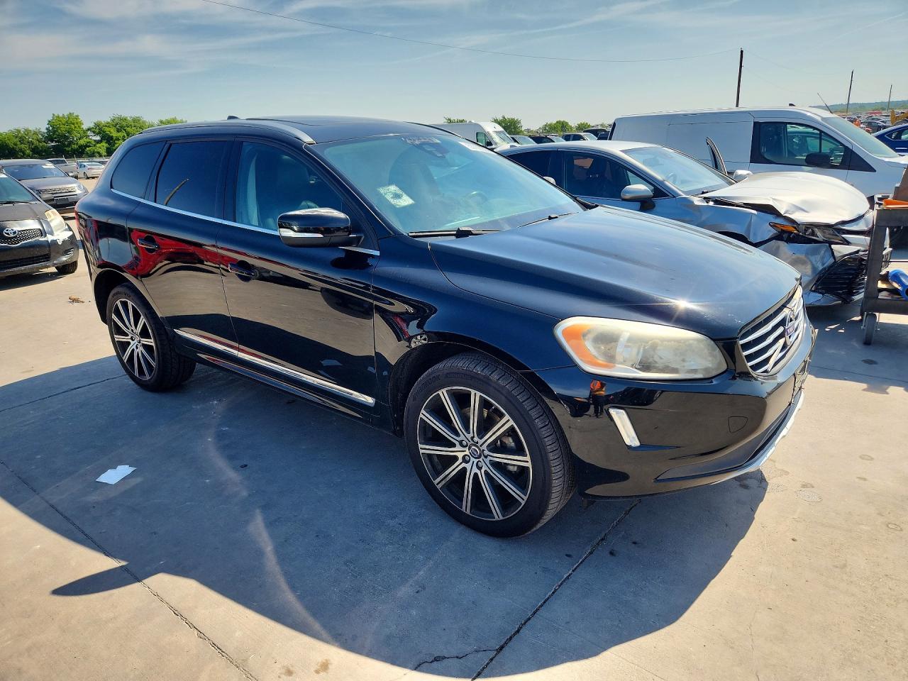 2015 VOLVO XC60