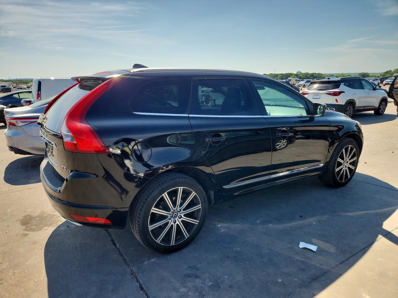2015 VOLVO XC60