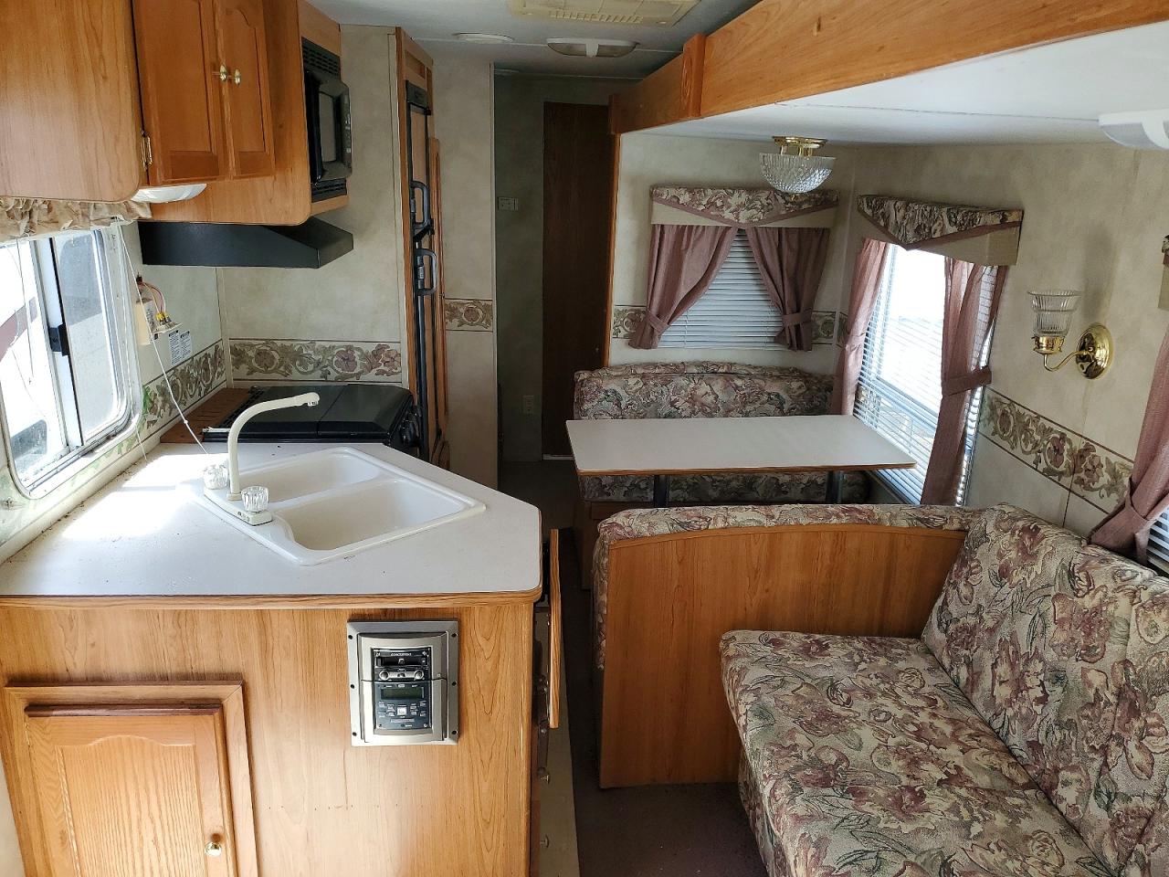 2004 VANGUARD TRAILER