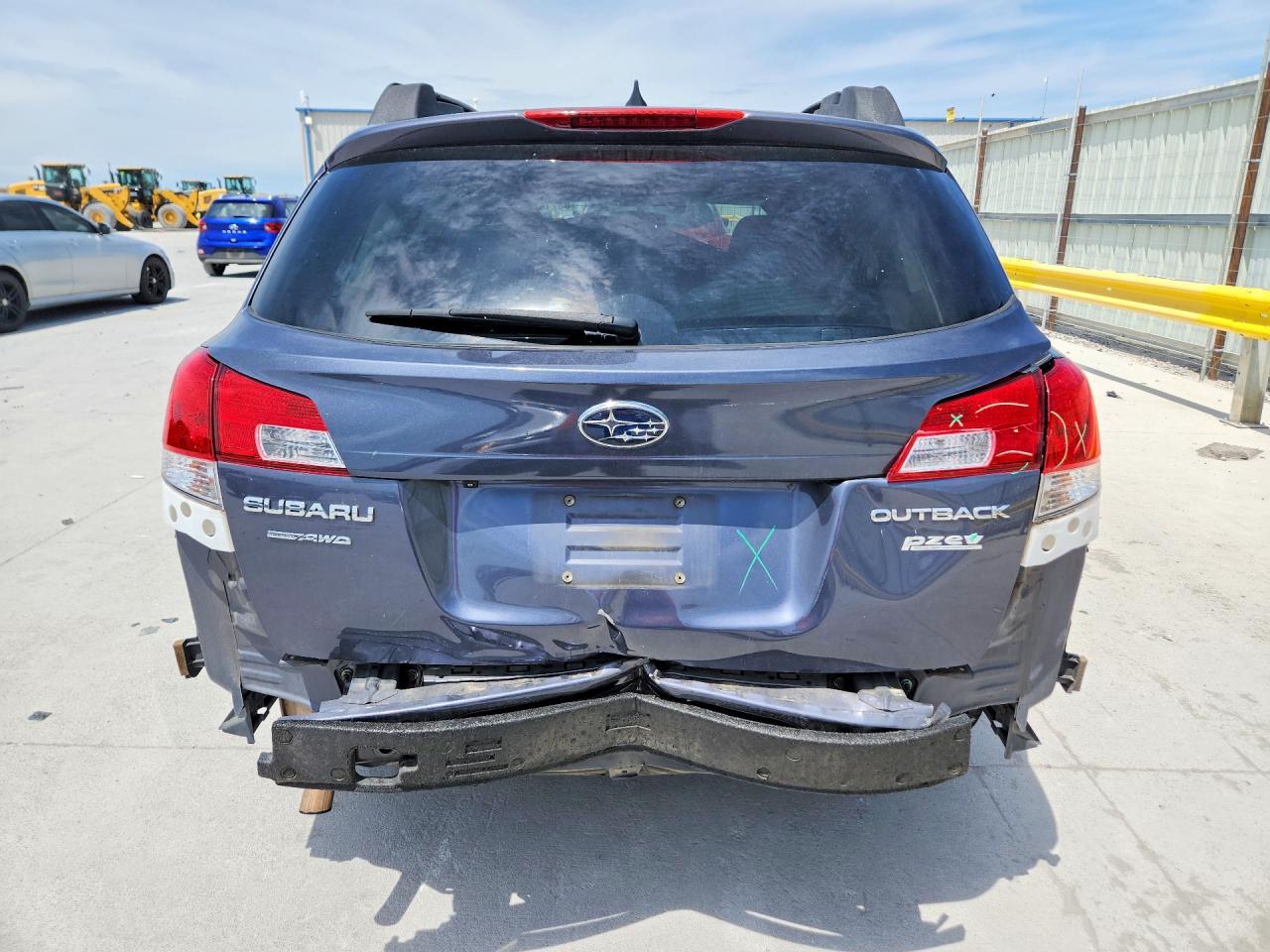 2014 SUBARU OUTBACK