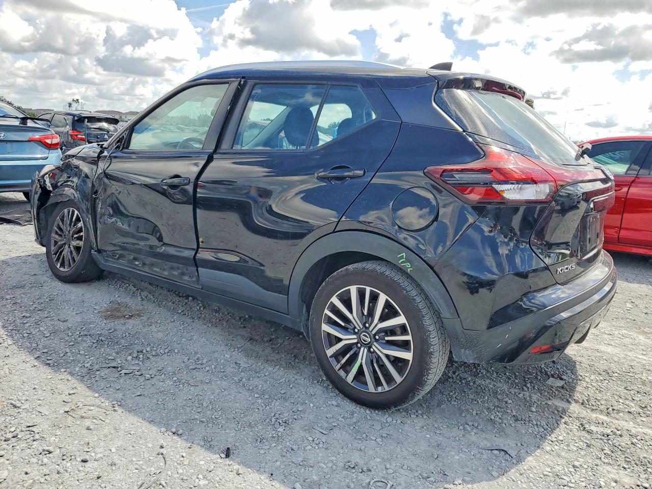 2021 NISSAN KICKS