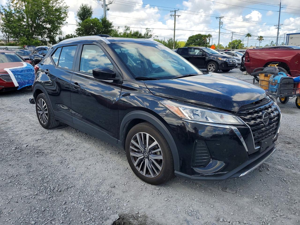 2021 NISSAN KICKS