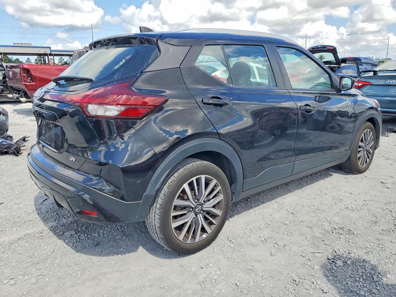 2021 NISSAN KICKS