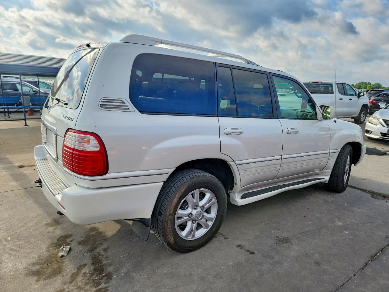 2004 LEXUS LX470