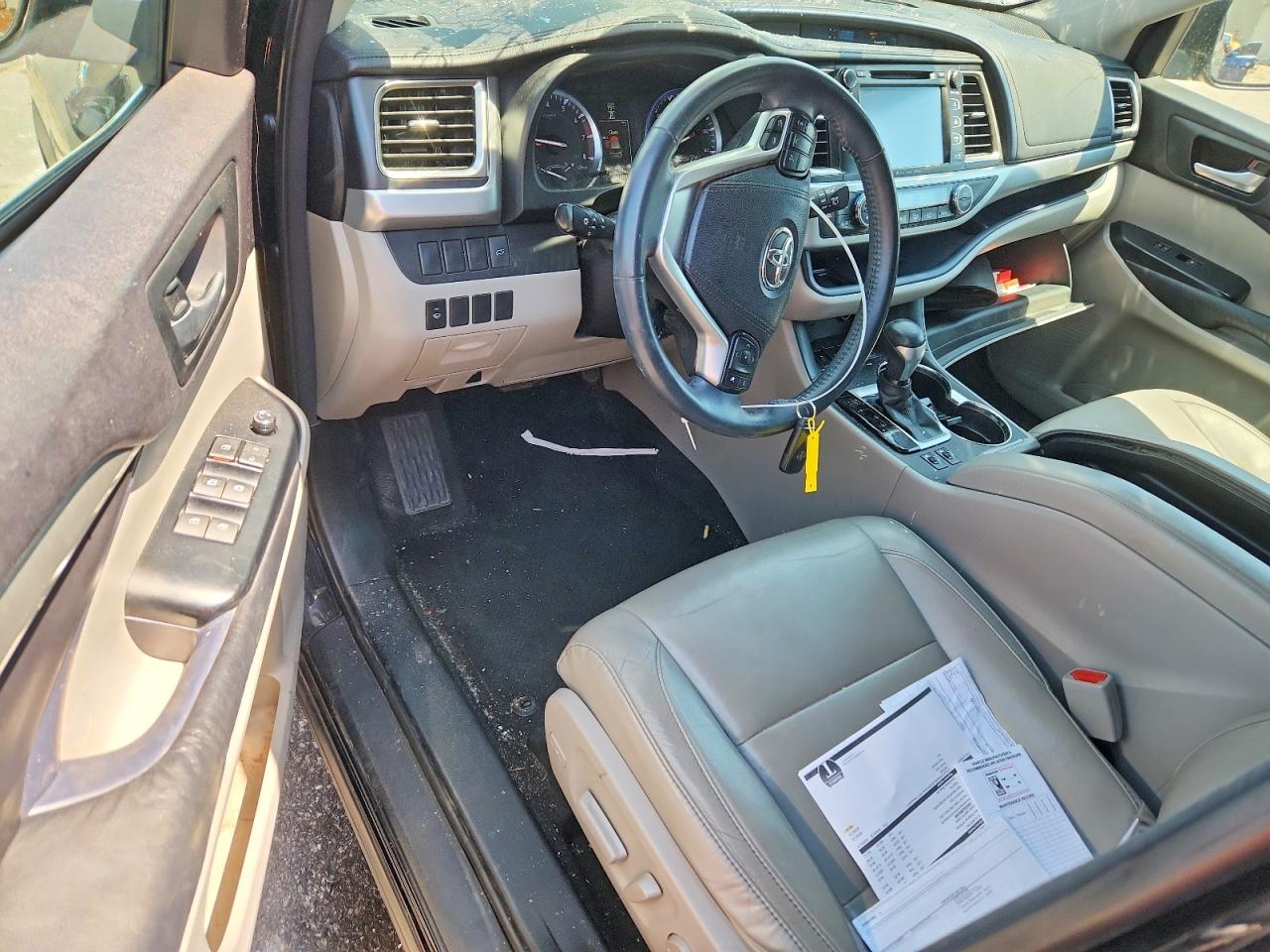 2016 TOYOTA HIGHLANDER