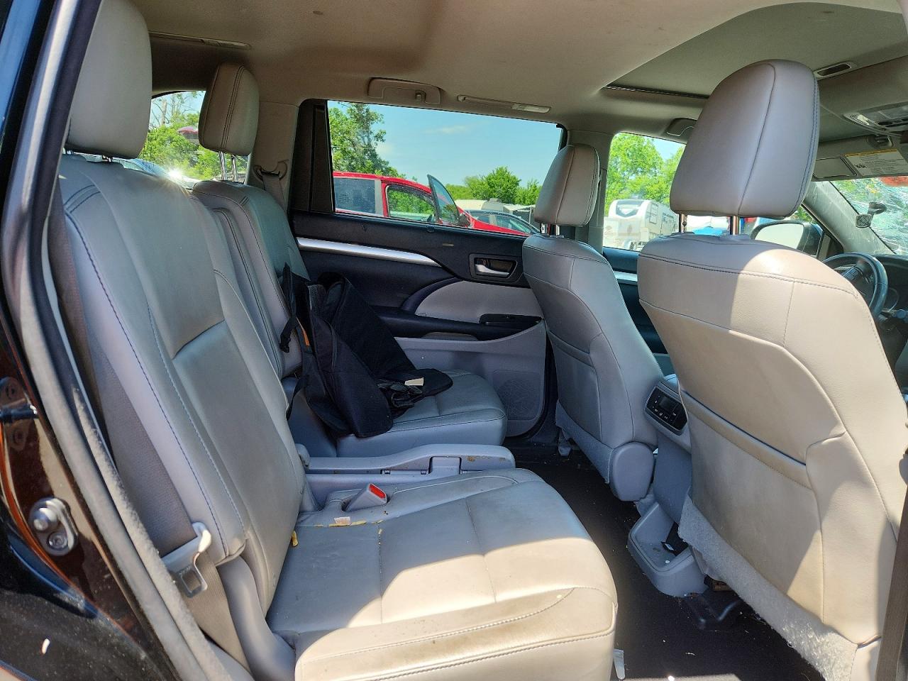 2016 TOYOTA HIGHLANDER
