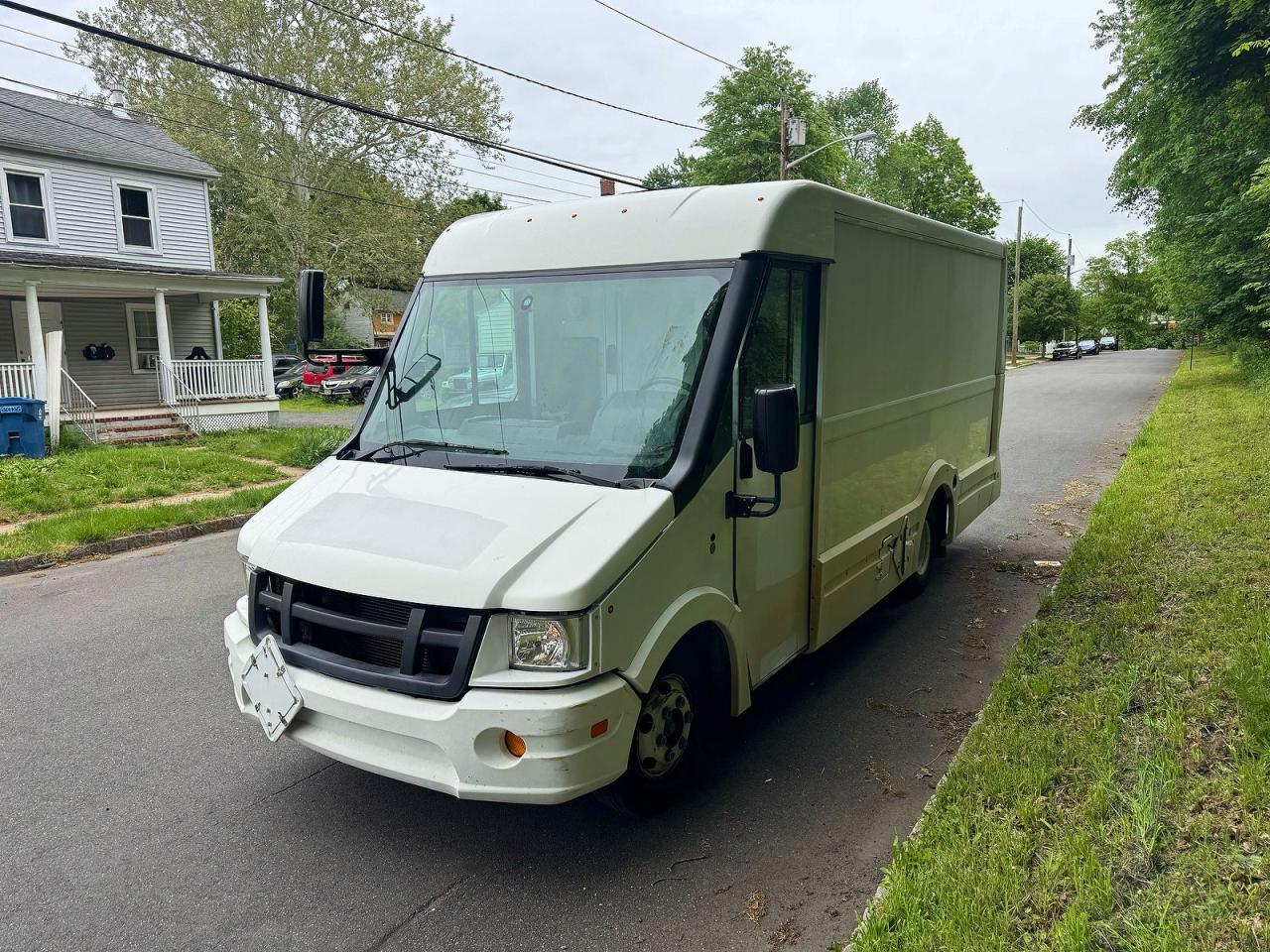 2017 ISUZU NPR