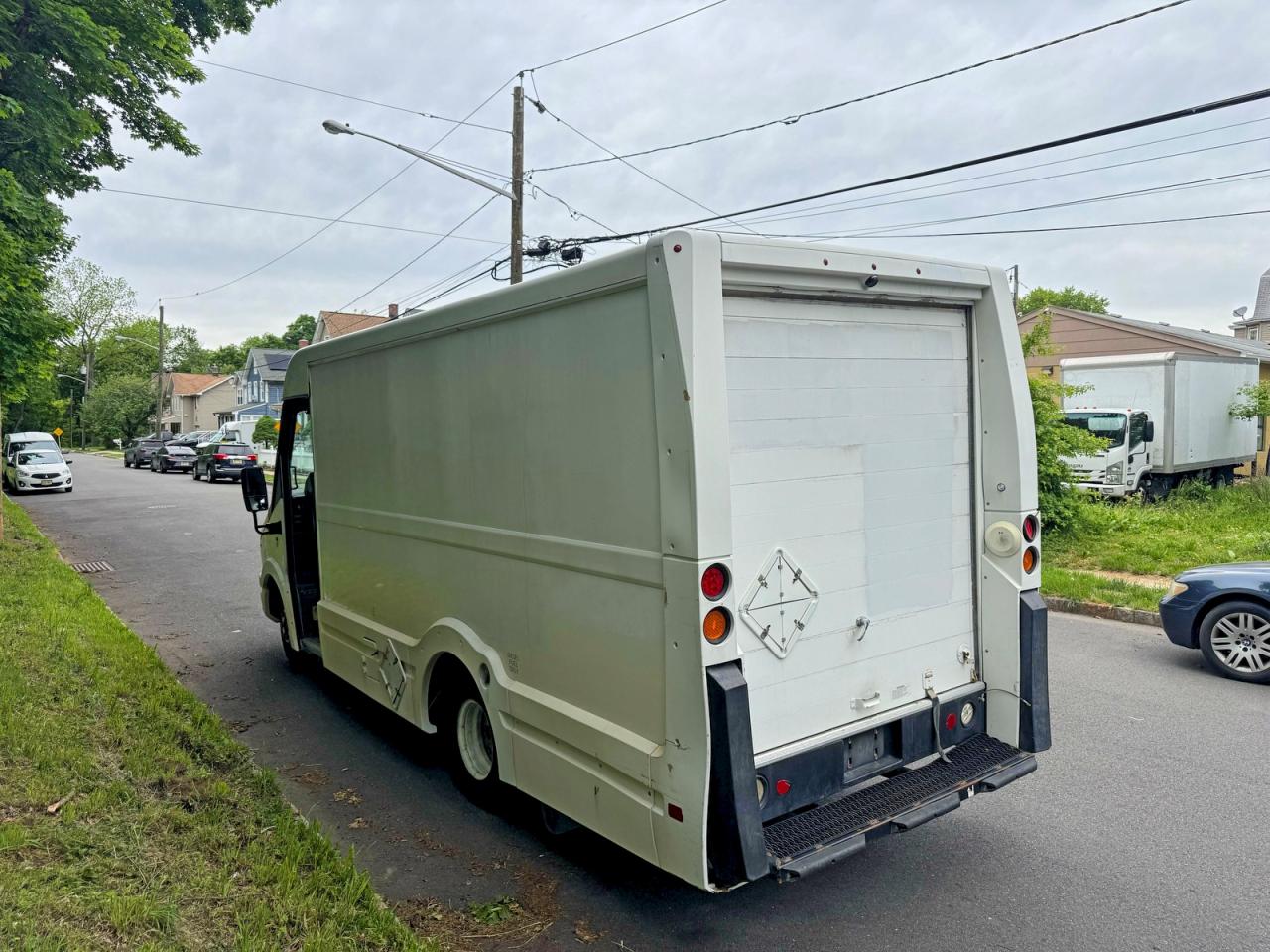 2017 ISUZU NPR