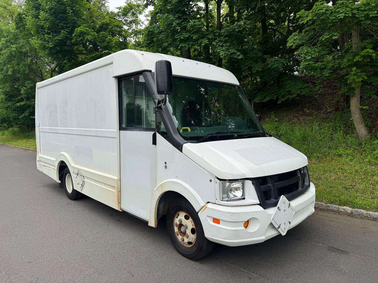 2017 ISUZU NPR