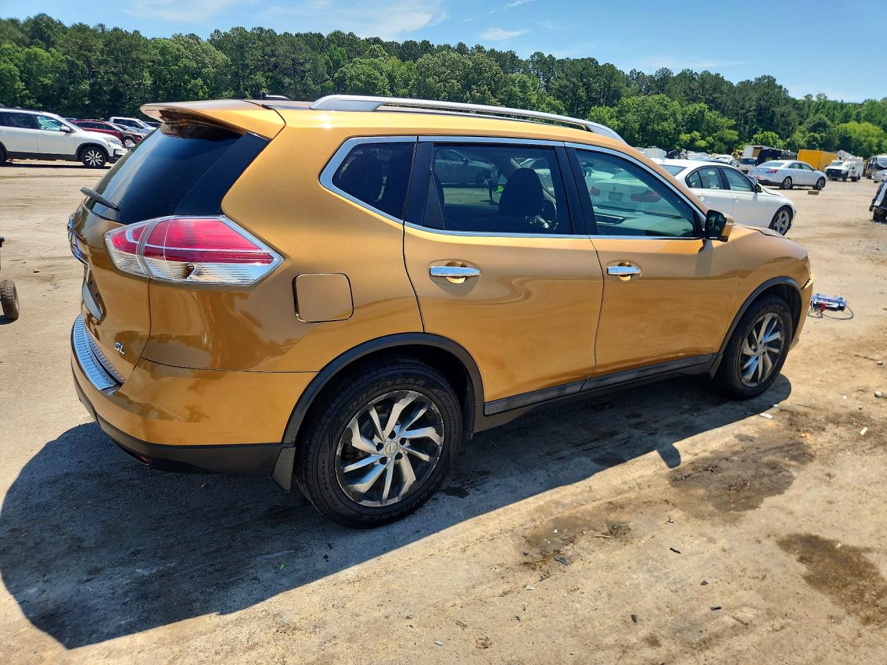 2015 NISSAN ROGUE