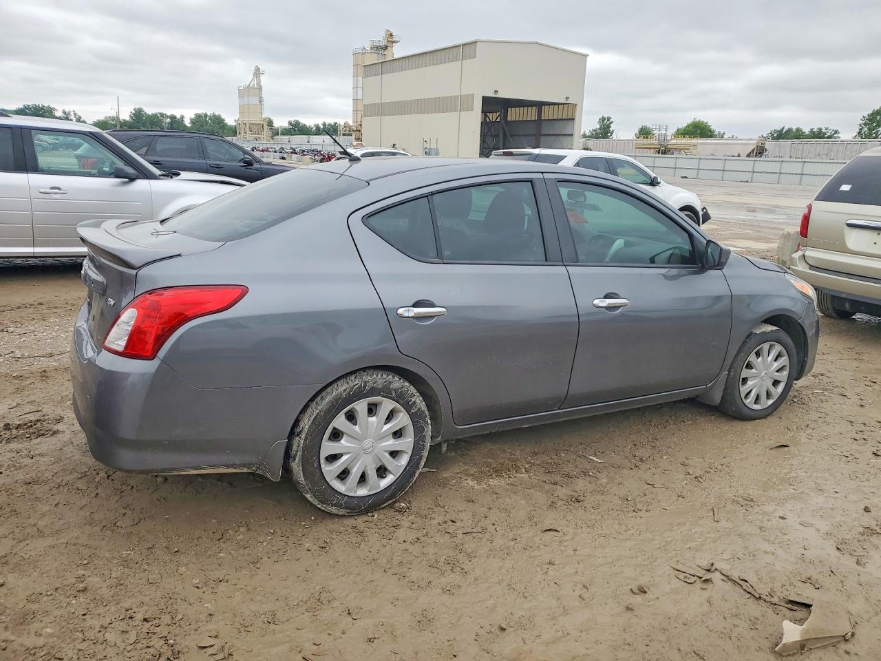 2018 NISSAN VERSA