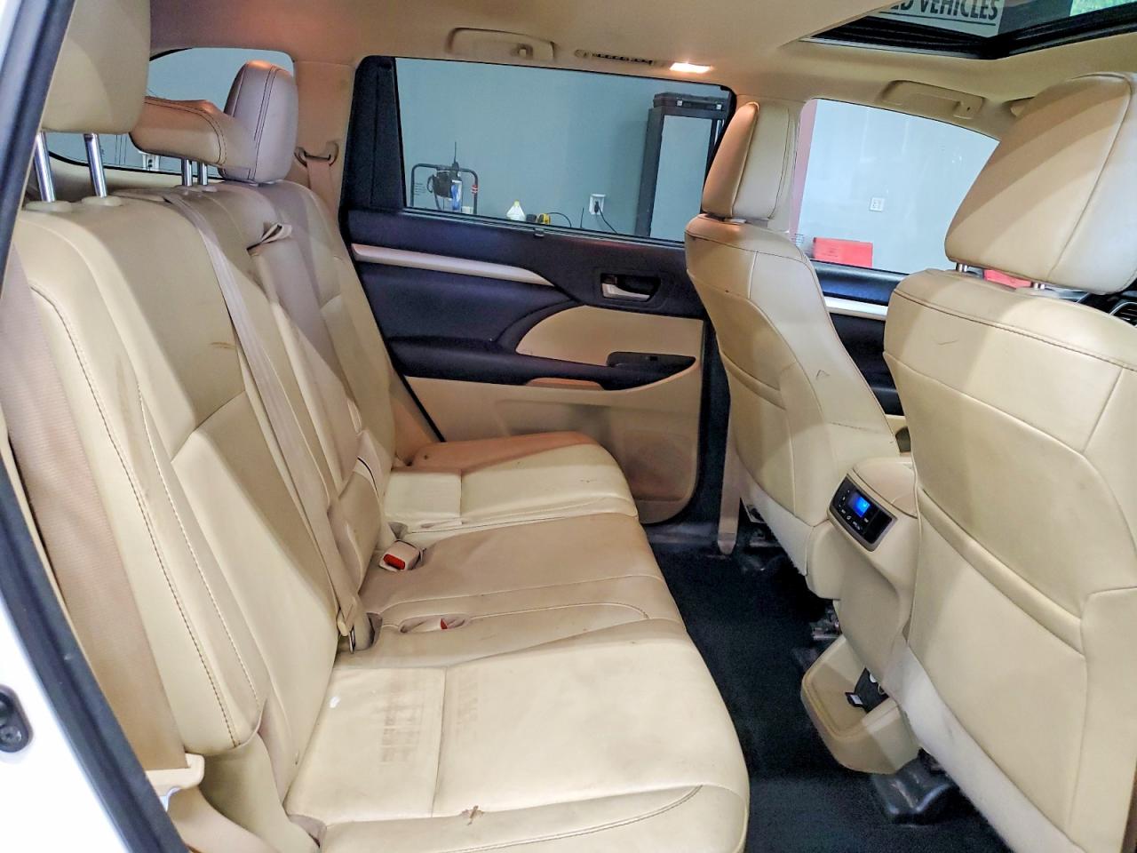2016 TOYOTA HIGHLANDER