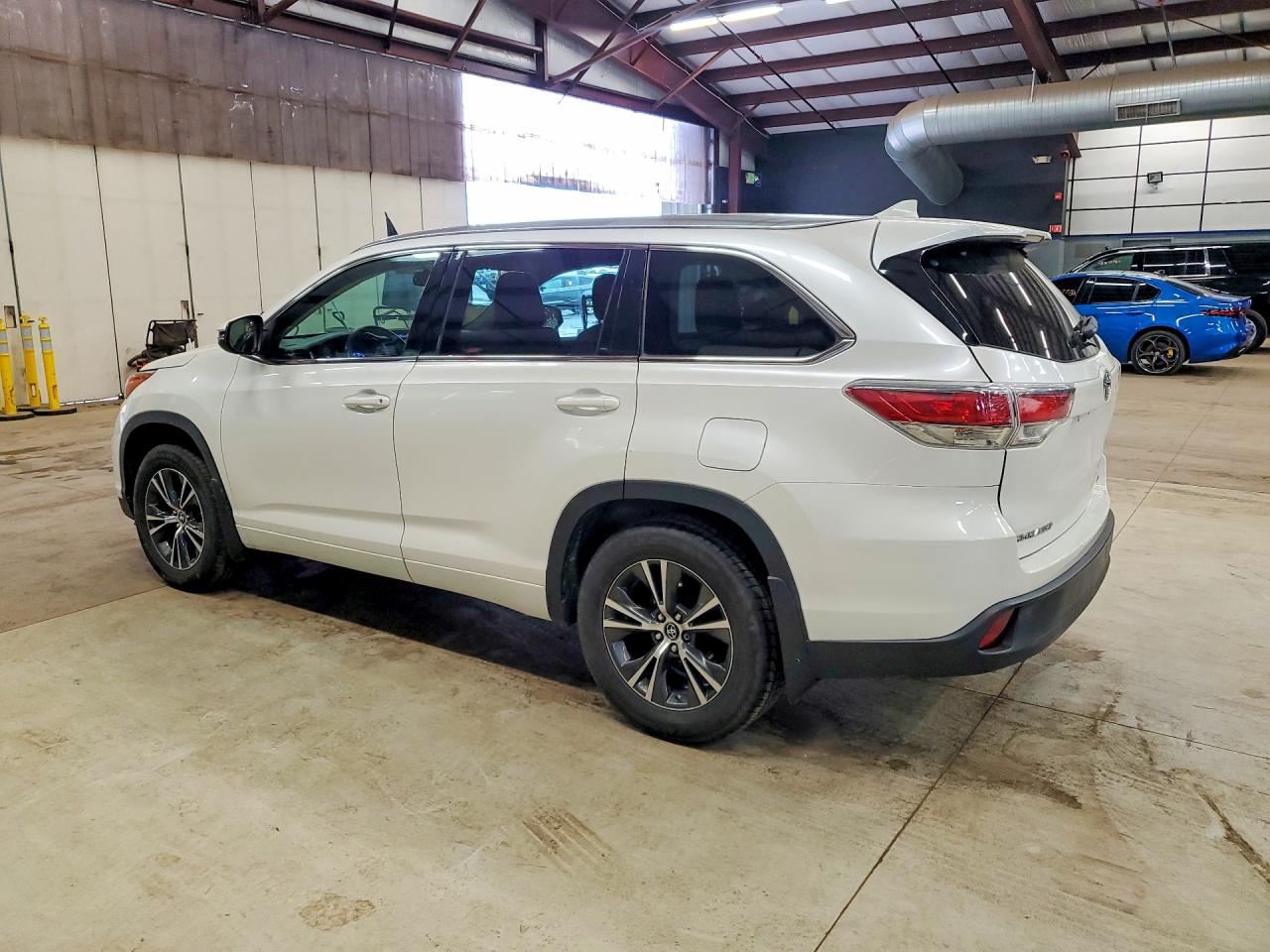 2016 TOYOTA HIGHLANDER