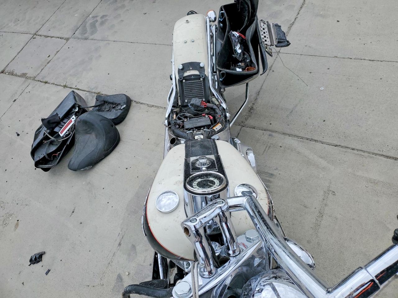 2011 HARLEY DAVIDSON FL