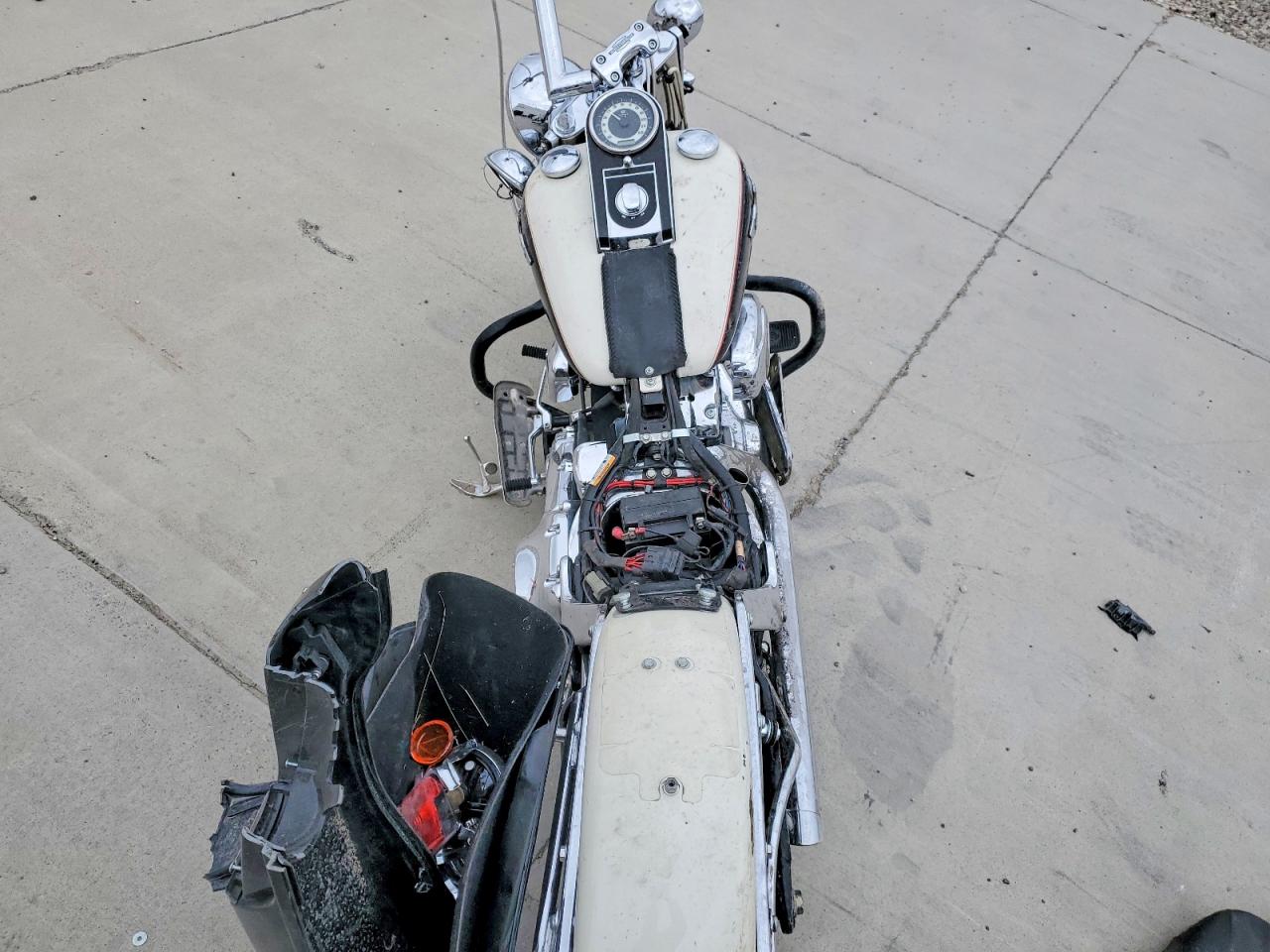 2011 HARLEY DAVIDSON FL