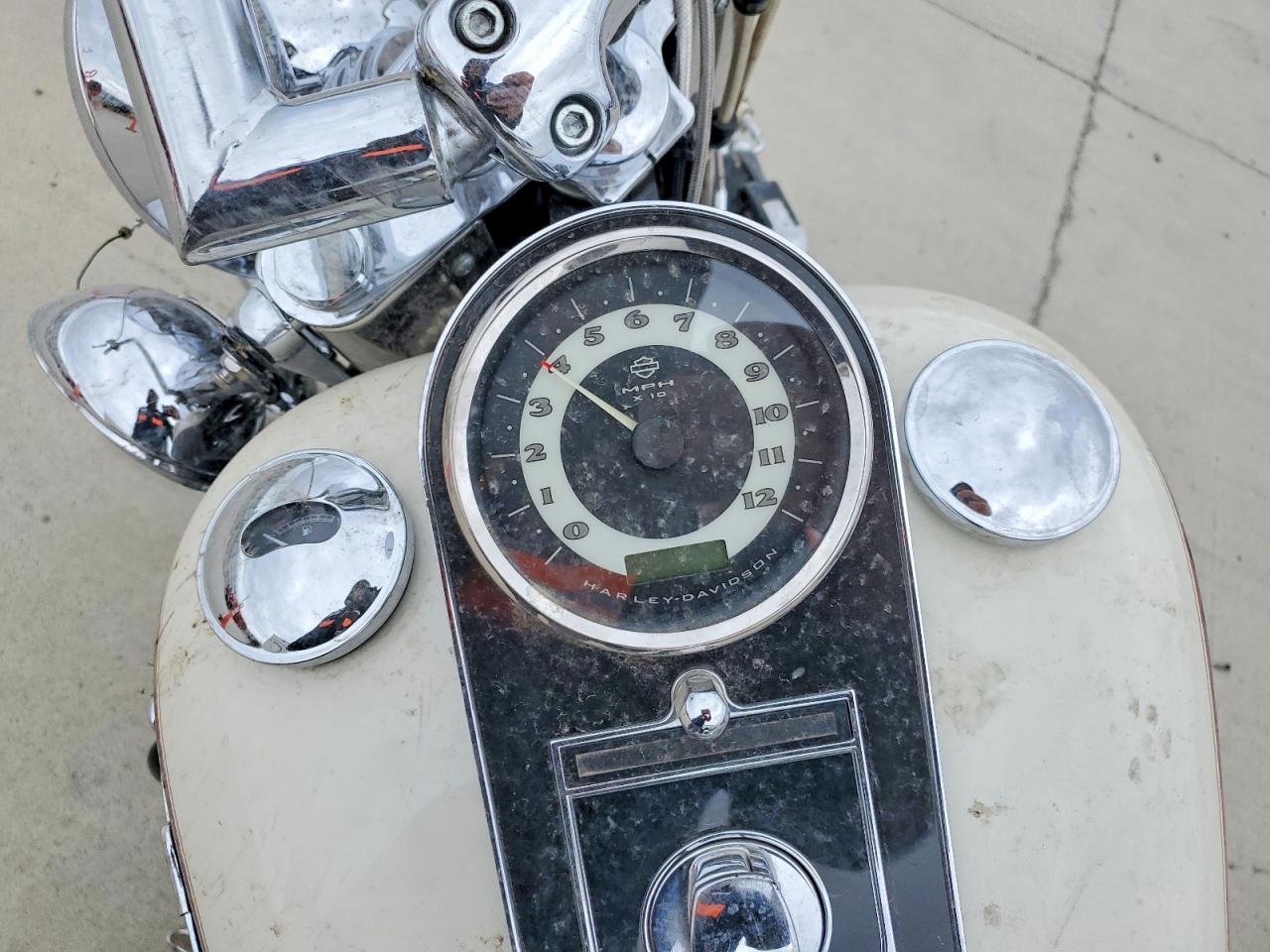 2011 HARLEY DAVIDSON FL