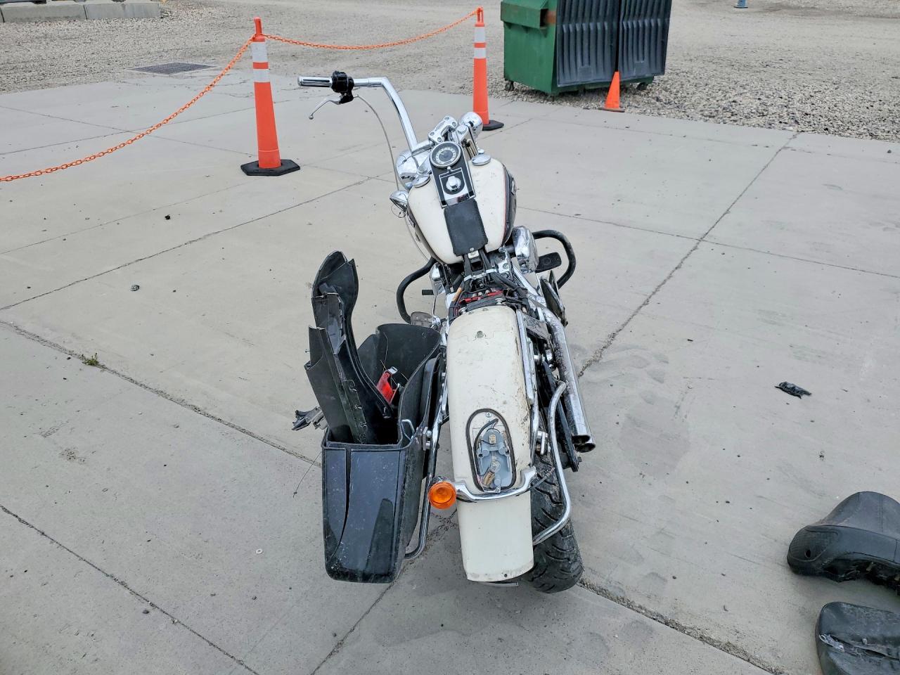2011 HARLEY DAVIDSON FL