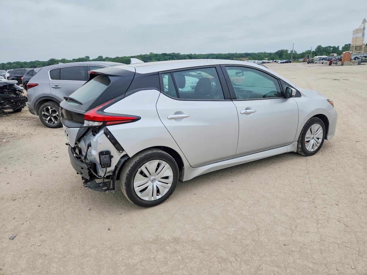 2024 NISSAN LEAF