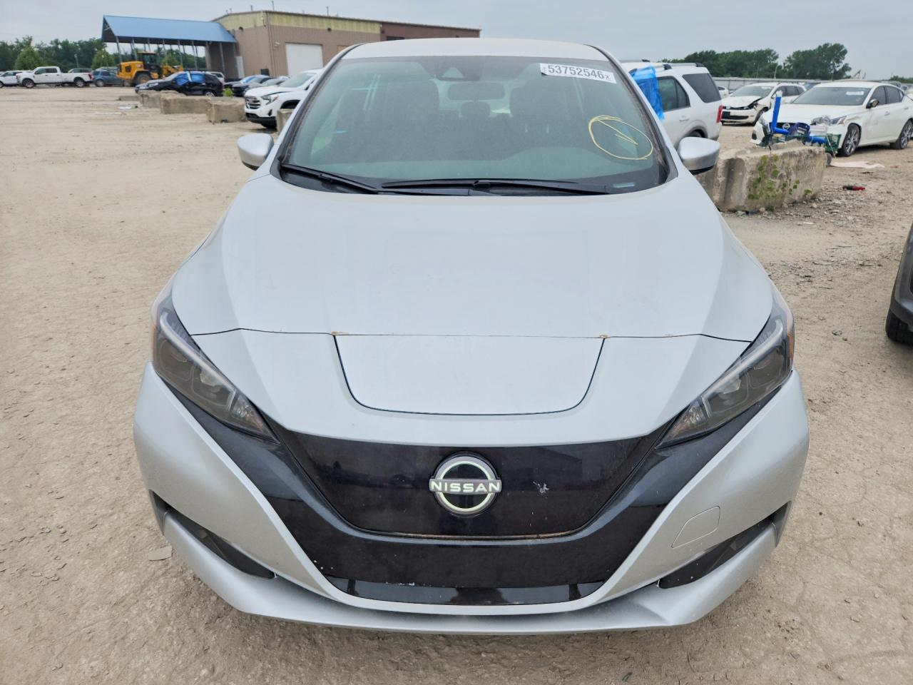 2024 NISSAN LEAF