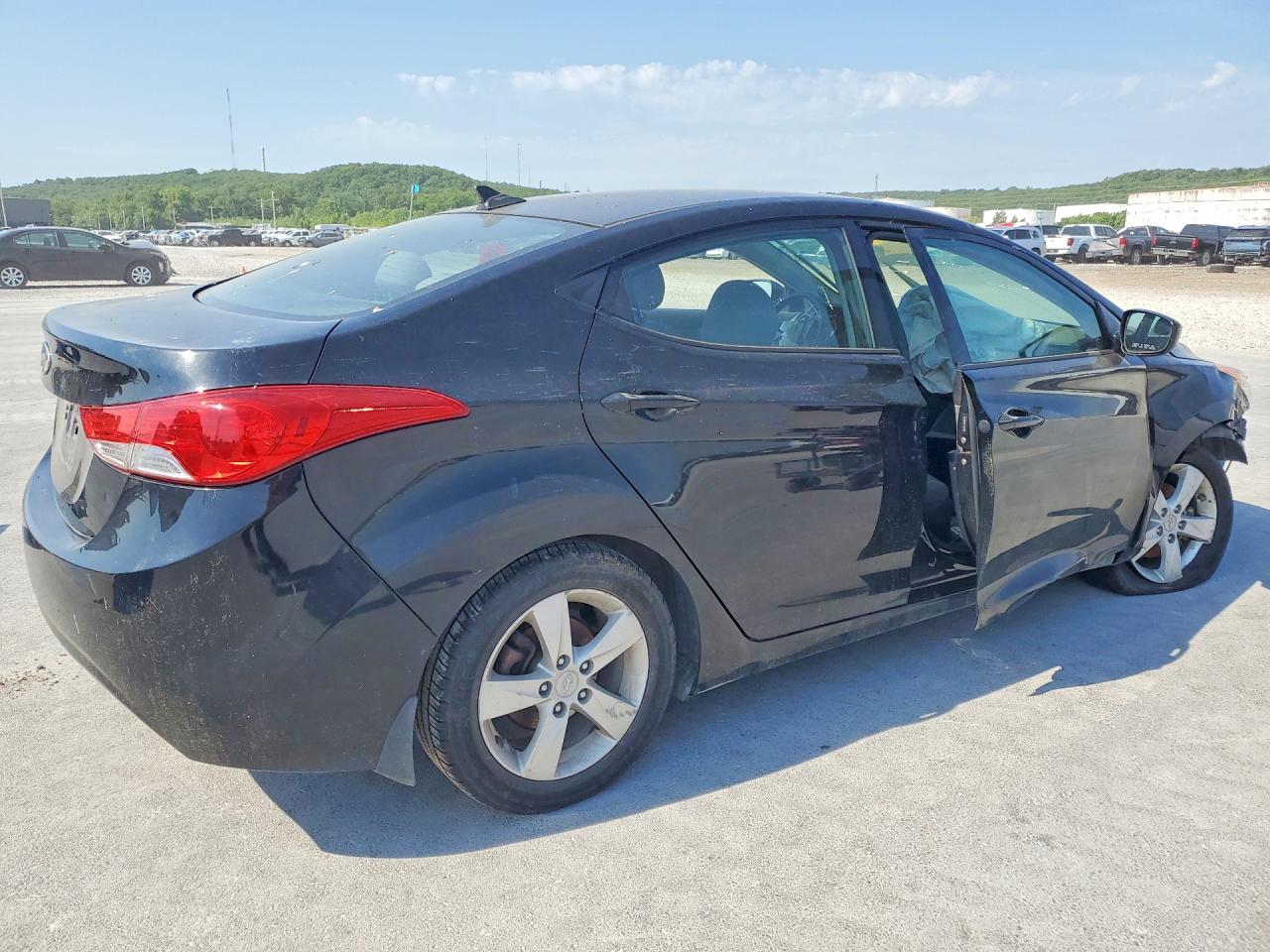2013 HYUNDAI ELANTRA