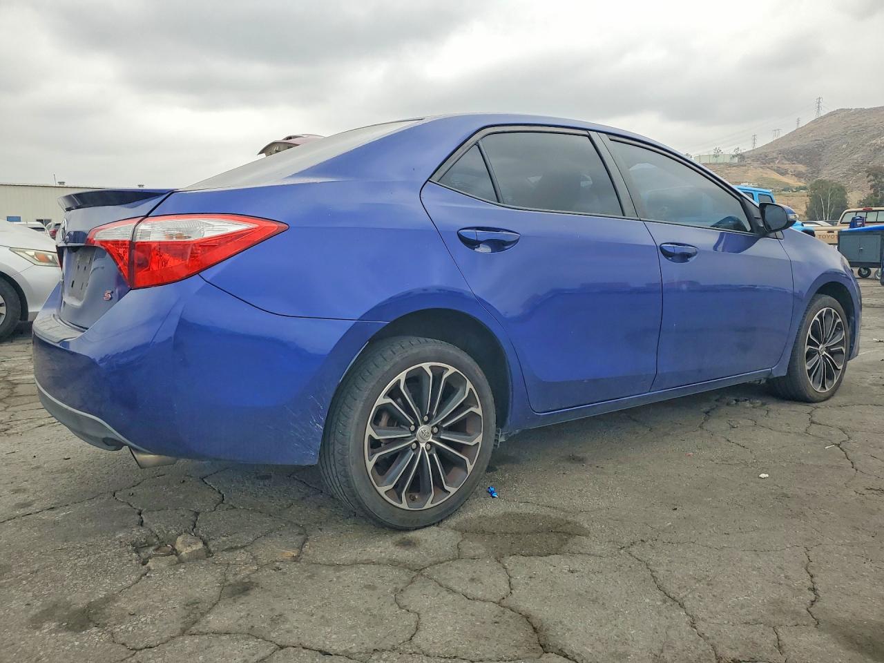 2015 TOYOTA COROLLA