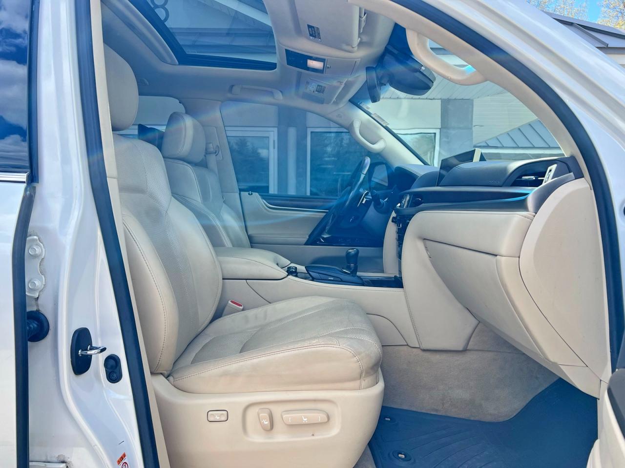 2019 LEXUS LX570