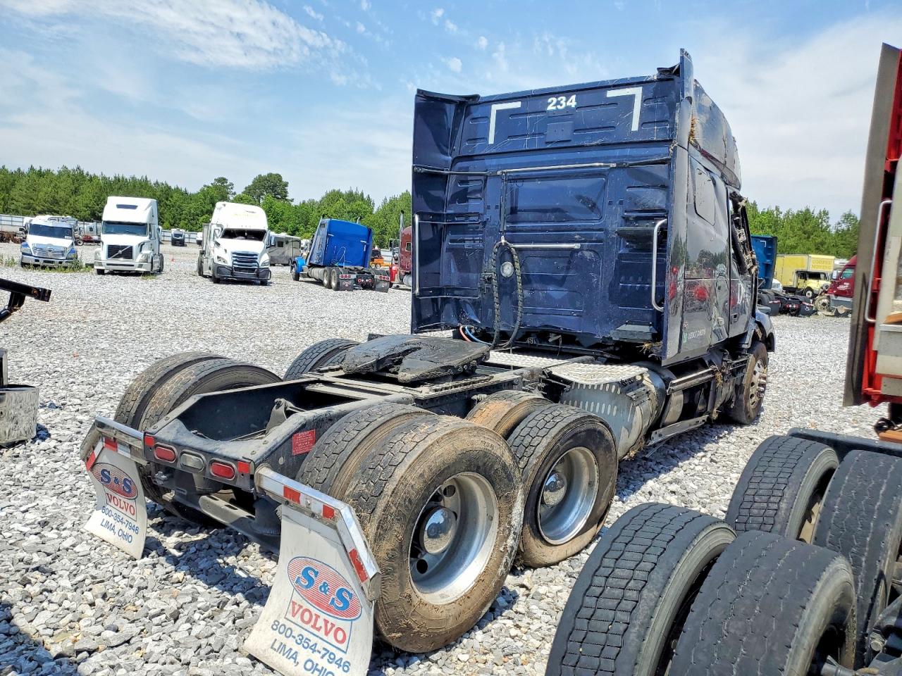 2023 VOLVO VN