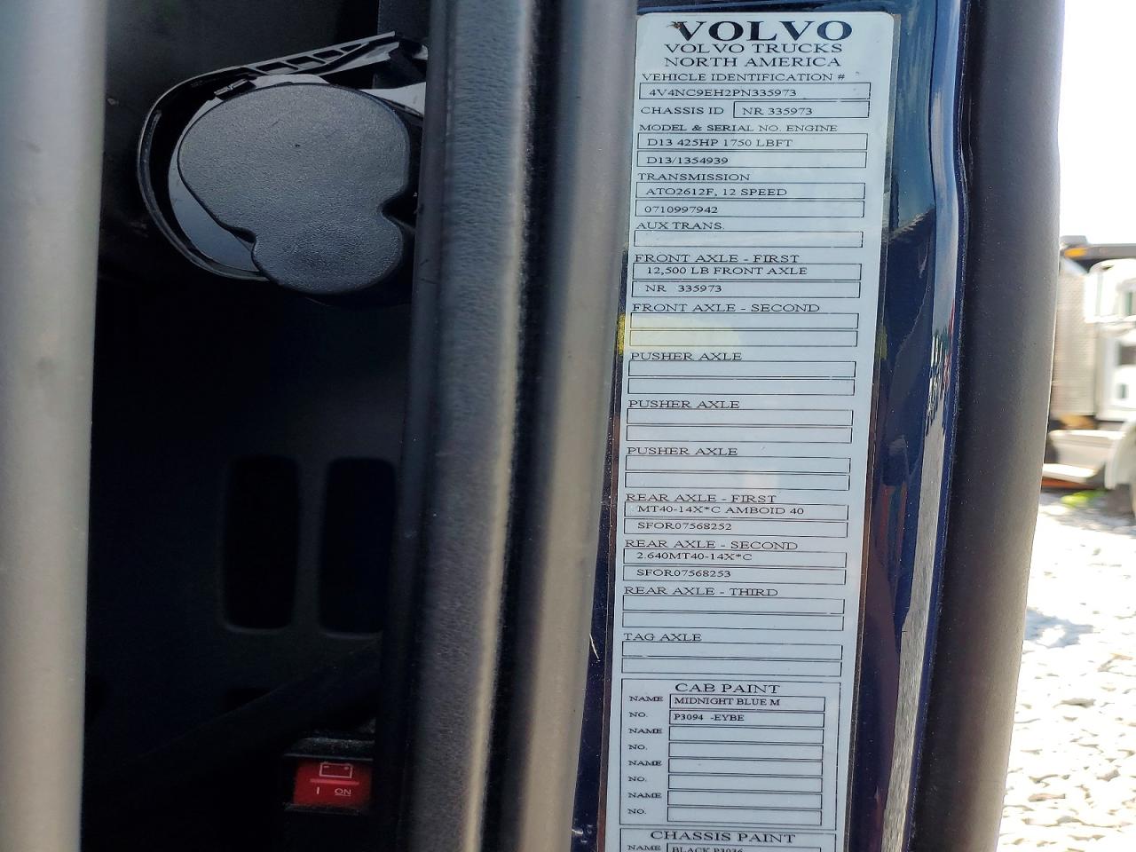 2023 VOLVO VN