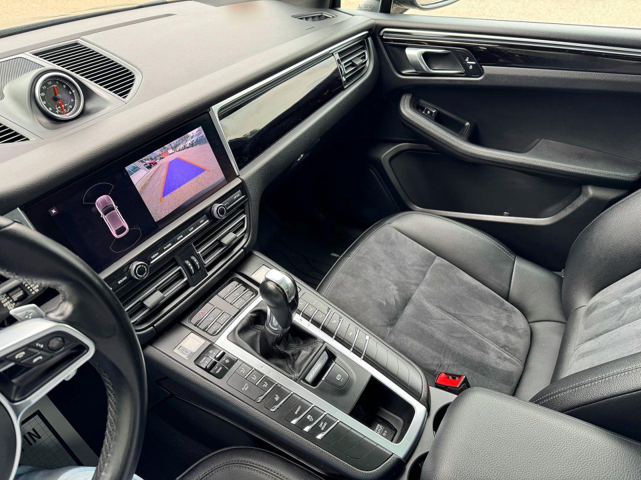 2021 PORSCHE MACAN
