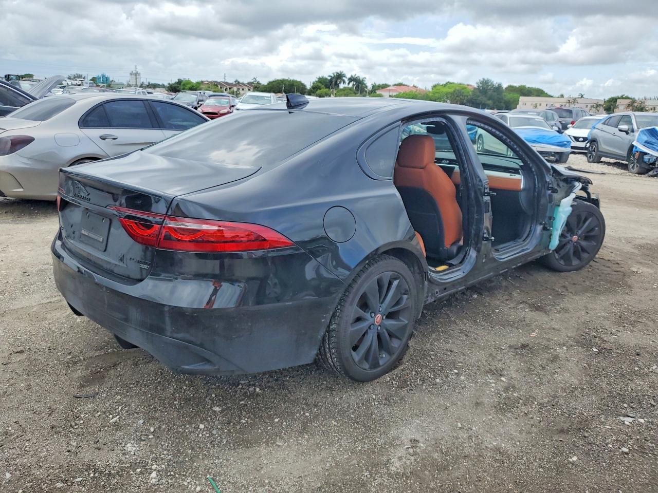 2022 JAGUAR XF