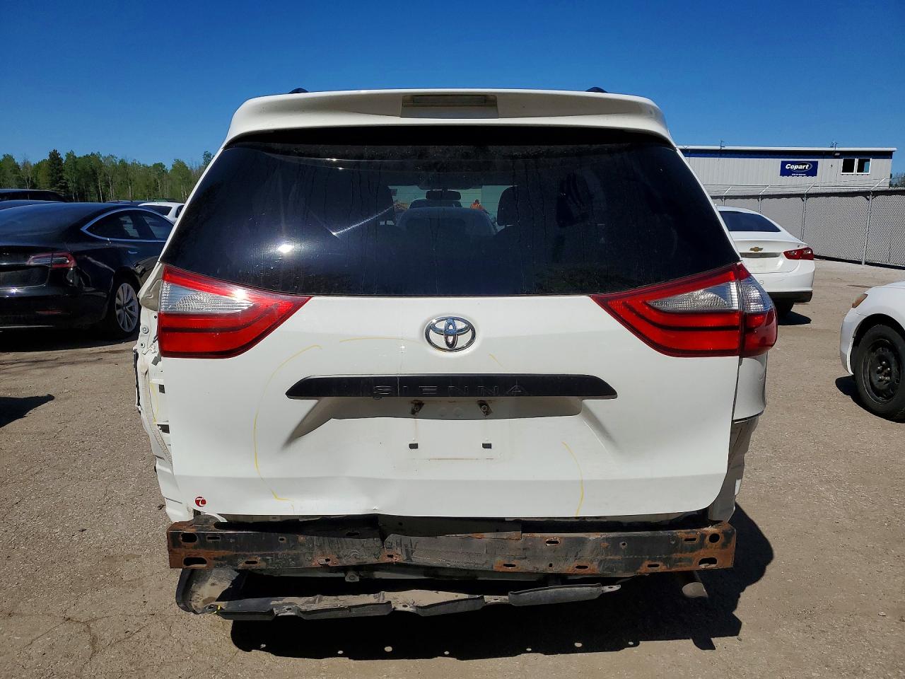 2017 TOYOTA SIENNA