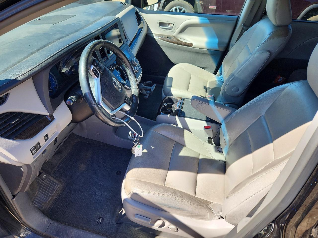 2015 TOYOTA SIENNA