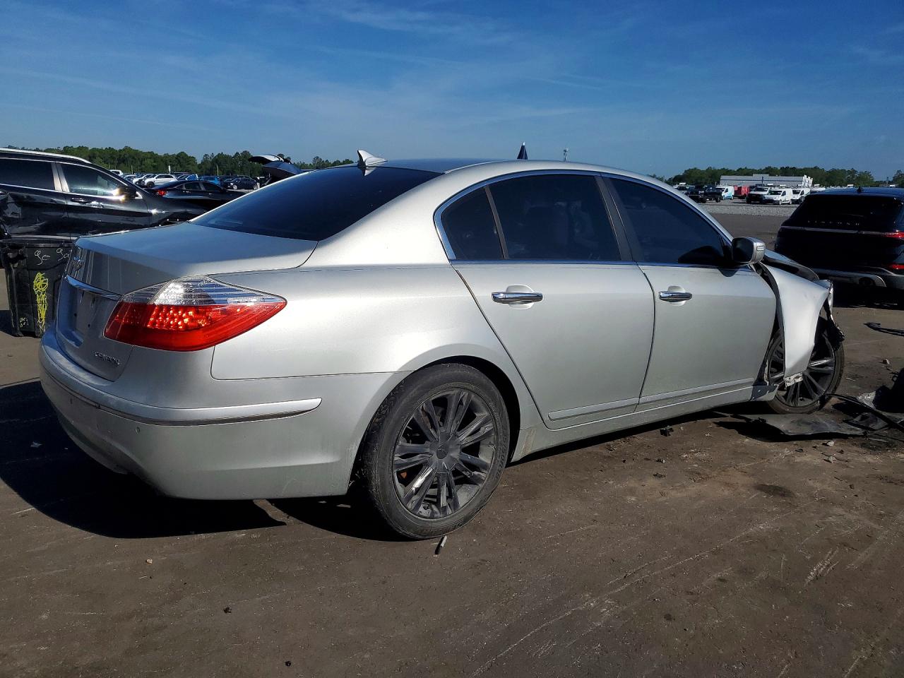 2011 HYUNDAI GENESIS