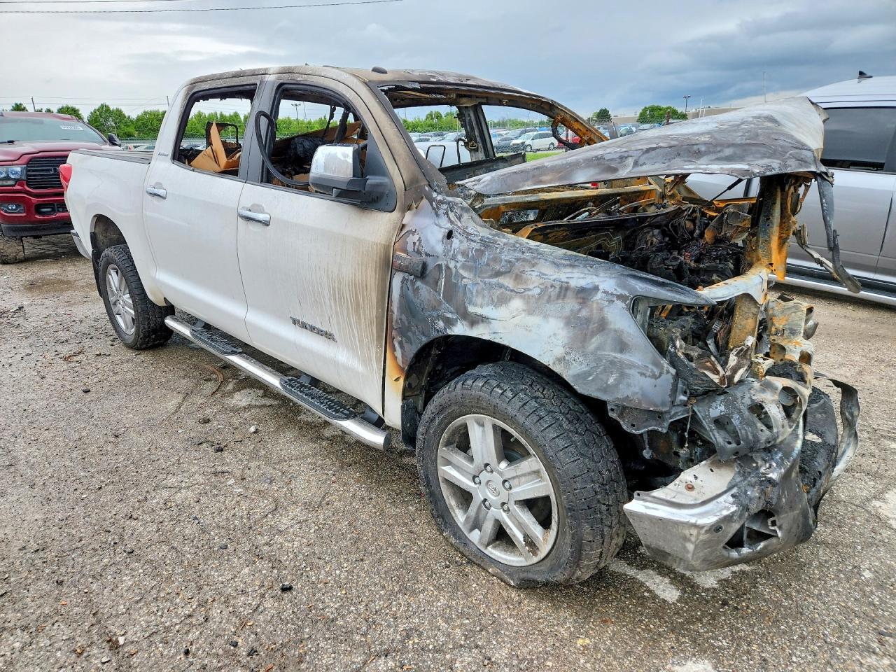 2012 TOYOTA TUNDRA